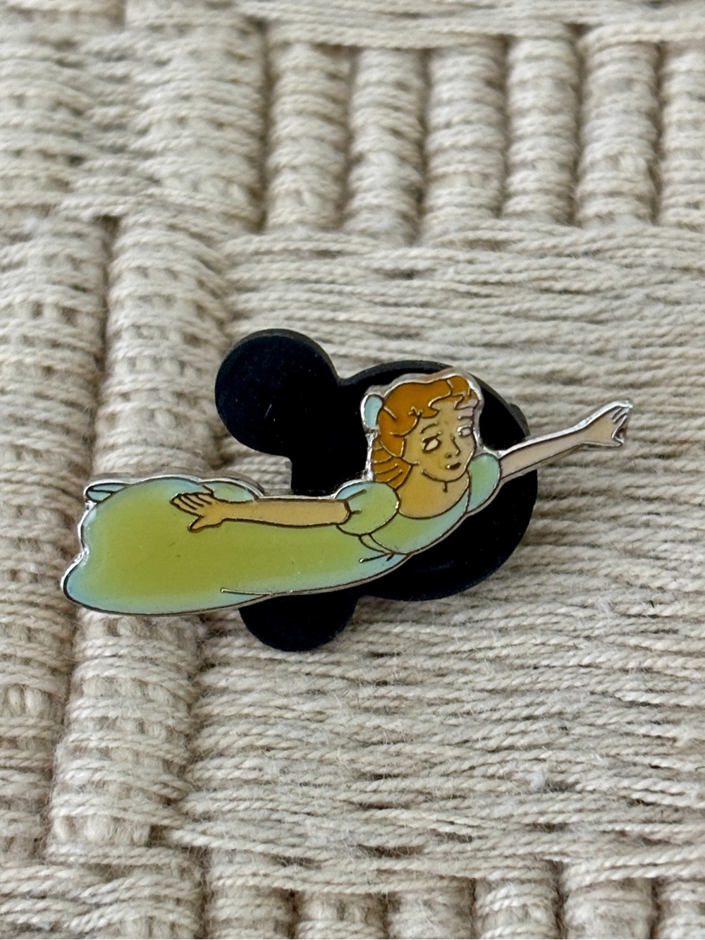 DISNEY 1990s Wendy Darling Flying Over London Peter Pan Mini Pin